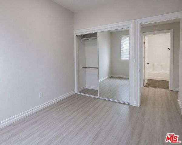 13941 Sherman Way 201, Van Nuys, CA 91405