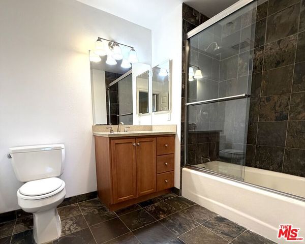 13941 Sherman Way 201, Van Nuys, CA 91405