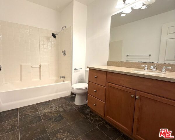 13941 Sherman Way 201, Van Nuys, CA 91405