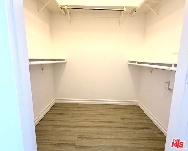 13941 Sherman Way 201, Van Nuys, CA 91405