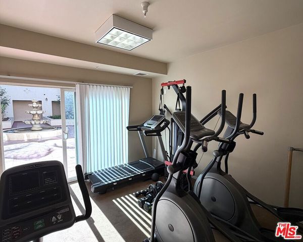 13941 Sherman Way 201, Van Nuys, CA 91405