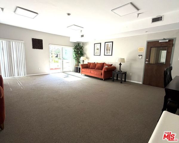 13941 Sherman Way 201, Van Nuys, CA 91405