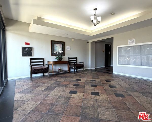 13941 Sherman Way 201, Van Nuys, CA 91405
