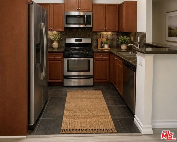 13941 Sherman Way 201, Van Nuys, CA 91405