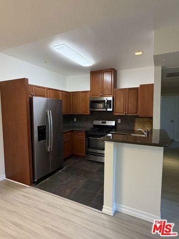 13941 Sherman Way 201, Van Nuys, CA 91405