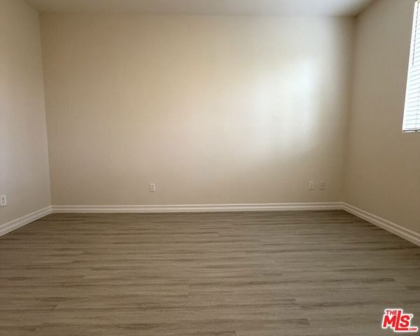13941 Sherman Way 201, Van Nuys, CA 91405