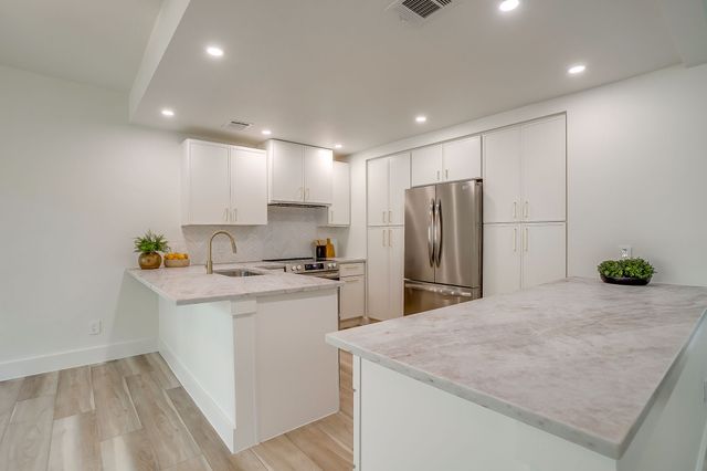 2305 Oak Forest Court, Arlington, TX 76012