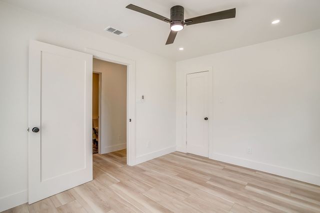 2305 Oak Forest Court, Arlington, TX 76012