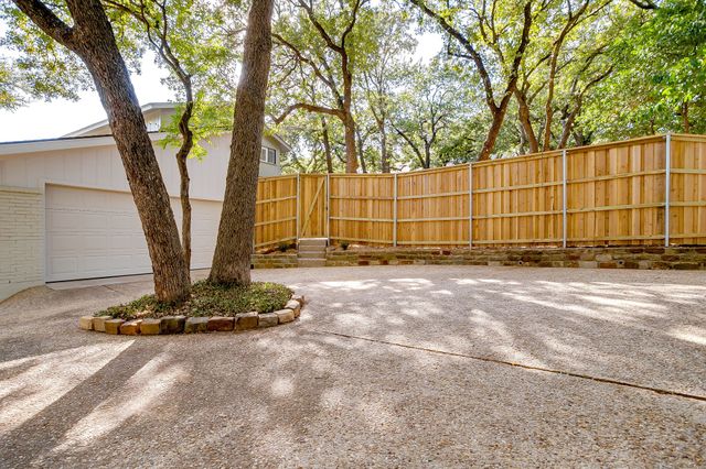 2305 Oak Forest Court, Arlington, TX 76012