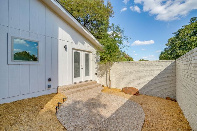 2305 Oak Forest Court, Arlington, TX 76012