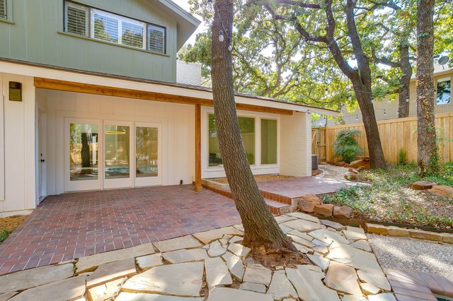 2305 Oak Forest Court, Arlington, TX 76012