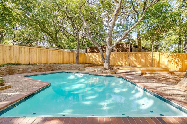 2305 Oak Forest Court, Arlington, TX 76012