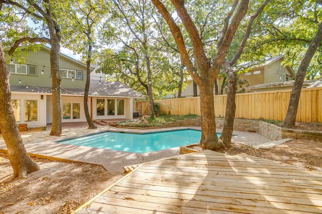 2305 Oak Forest Court, Arlington, TX 76012