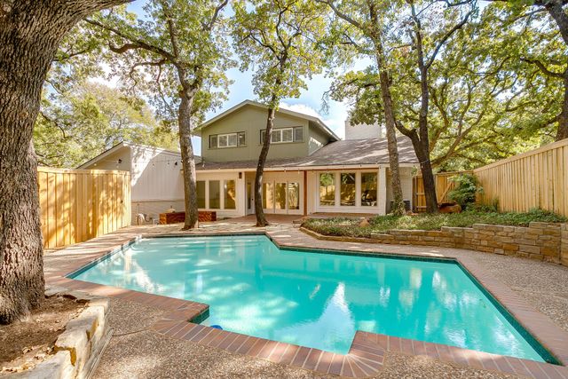 2305 Oak Forest Court, Arlington, TX 76012