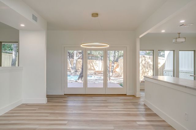 2305 Oak Forest Court, Arlington, TX 76012