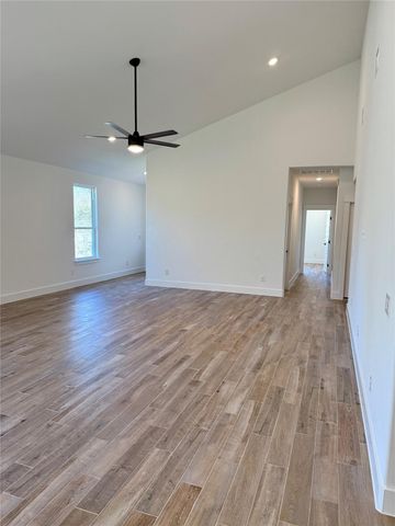 113 Mokulua LN, Bastrop, TX 78602