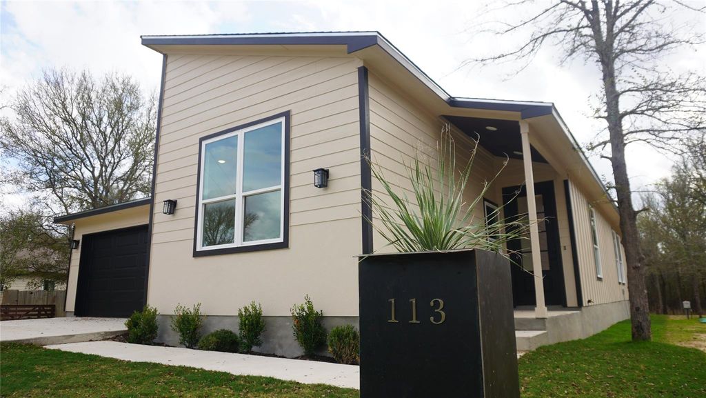 113 Mokulua LN, Bastrop, TX 78602