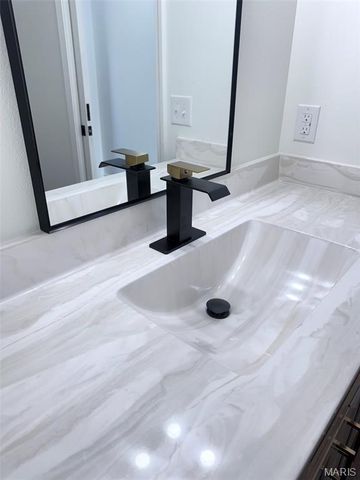 25 Perry Drive, Benton, MO 63736