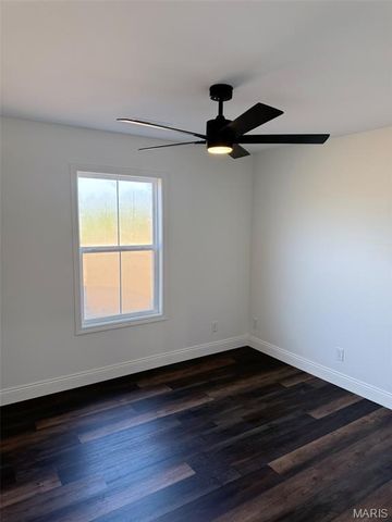 25 Perry Drive, Benton, MO 63736