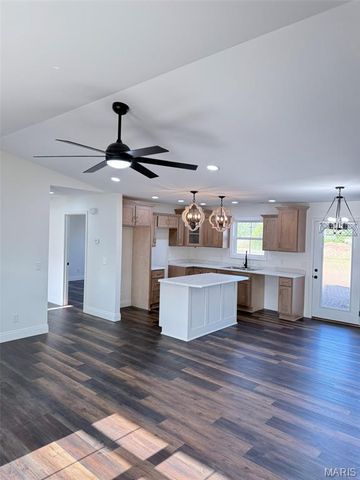 25 Perry Drive, Benton, MO 63736