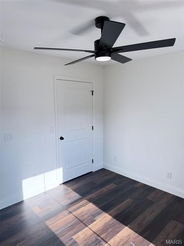 25 Perry Drive, Benton, MO 63736