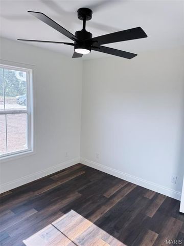 25 Perry Drive, Benton, MO 63736