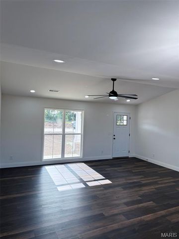 25 Perry Drive, Benton, MO 63736