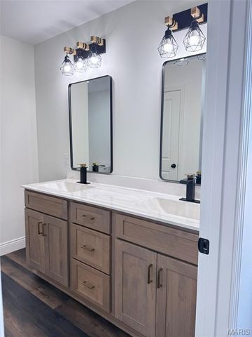 25 Perry Drive, Benton, MO 63736