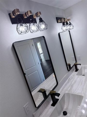 25 Perry Drive, Benton, MO 63736