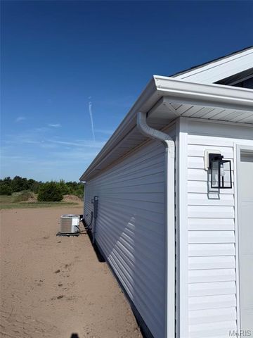 25 Perry Drive, Benton, MO 63736