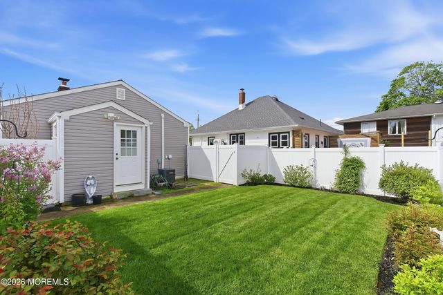 22 Thomas Street, Toms River, NJ 08753