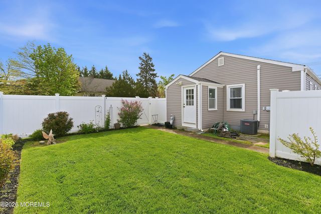 22 Thomas Street, Toms River, NJ 08753