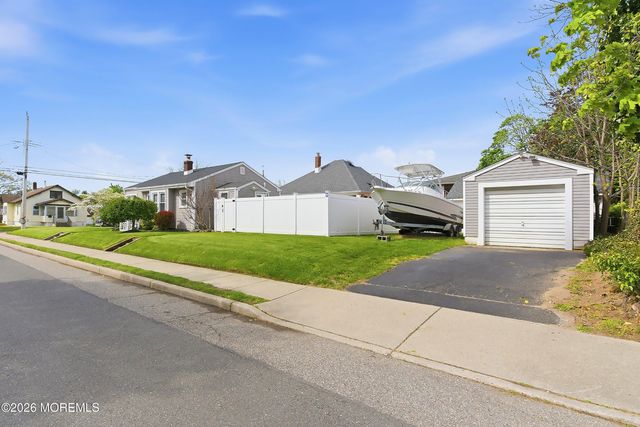 22 Thomas Street, Toms River, NJ 08753