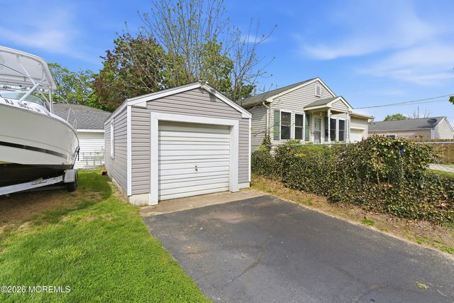 22 Thomas Street, Toms River, NJ 08753