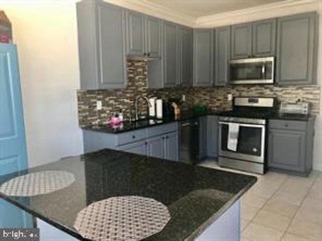 7 SHELLEY CIR, Hightstown, NJ 08520