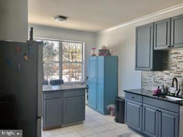 7 SHELLEY CIR, Hightstown, NJ 08520