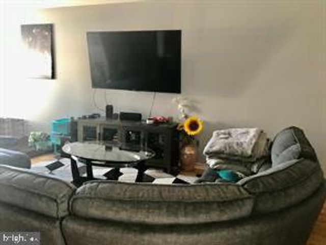 7 SHELLEY CIR, Hightstown, NJ 08520