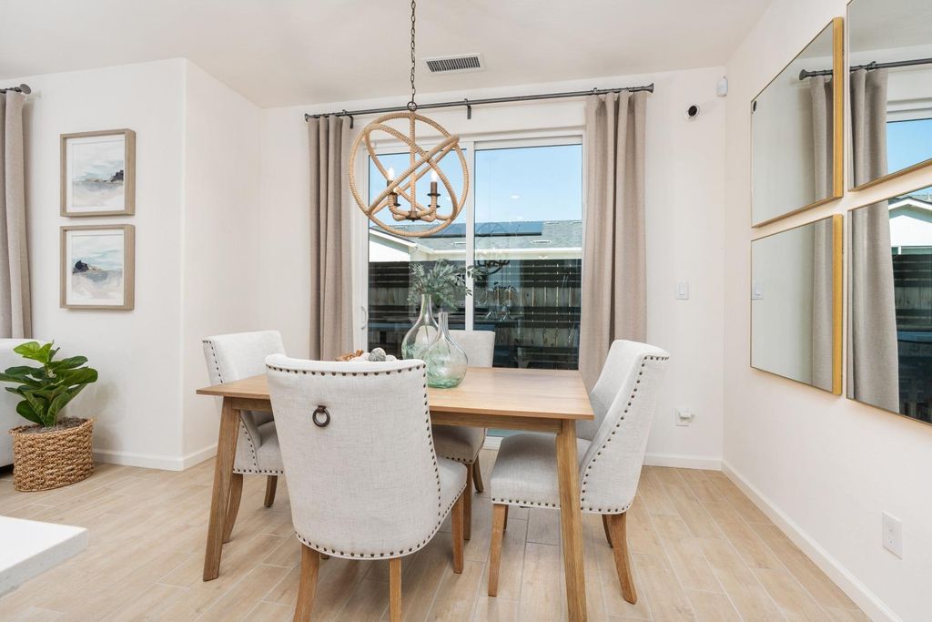 Image 21 of property listing at 2128 N Autumnglo Drive, Fresno, CA 93727