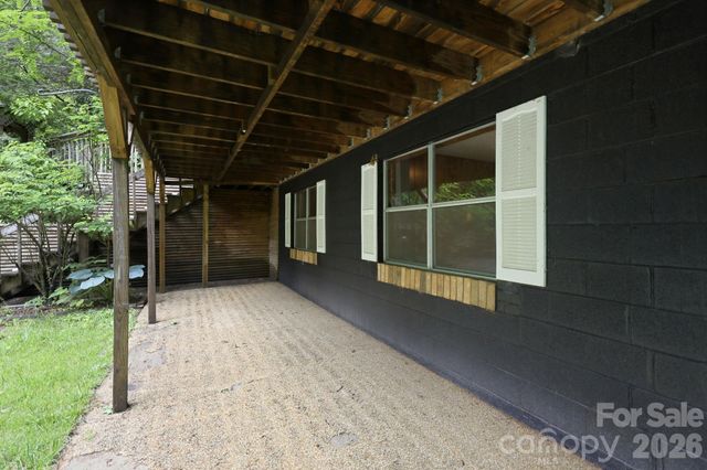 182 Saw Branch Road, Candler, NC 28715