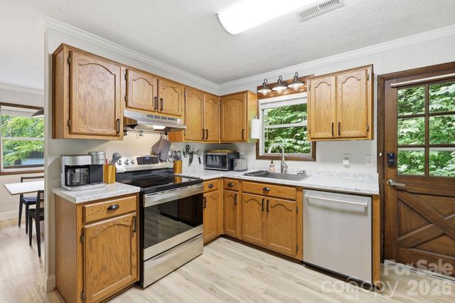 182 Saw Branch Road, Candler, NC 28715