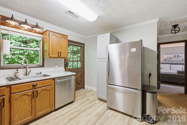 182 Saw Branch Road, Candler, NC 28715