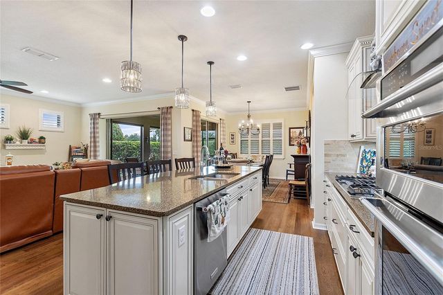 556 ZAMORA WAY, Davenport, FL 33837