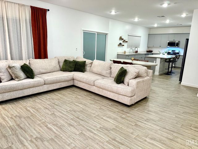 9618 Maple Terrace Lane, Shafter, CA 93263