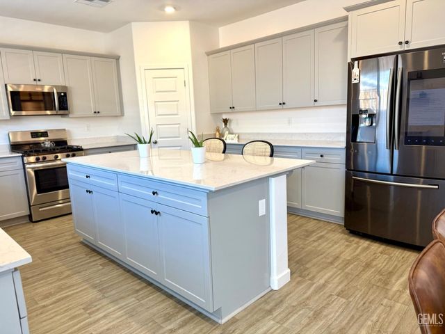 9618 Maple Terrace Lane, Shafter, CA 93263