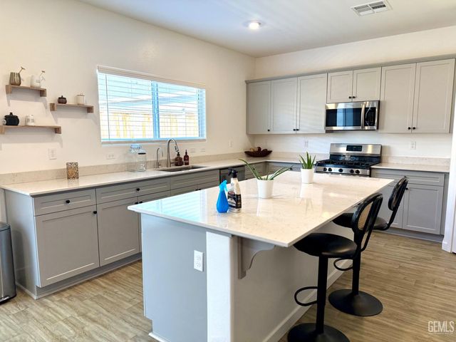 9618 Maple Terrace Lane, Shafter, CA 93263