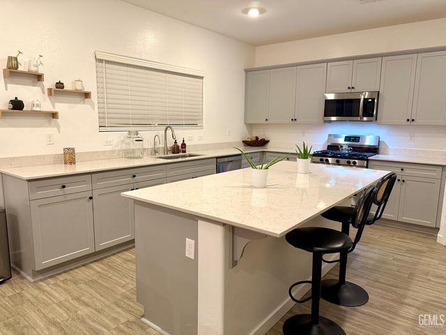 9618 Maple Terrace Lane, Shafter, CA 93263