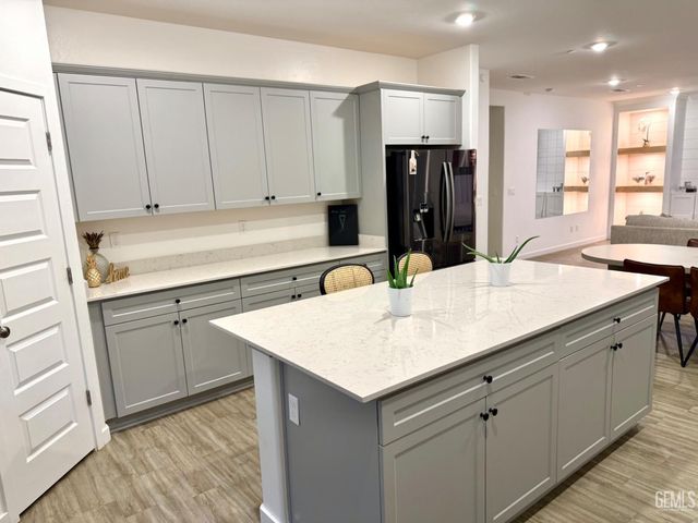 9618 Maple Terrace Lane, Shafter, CA 93263