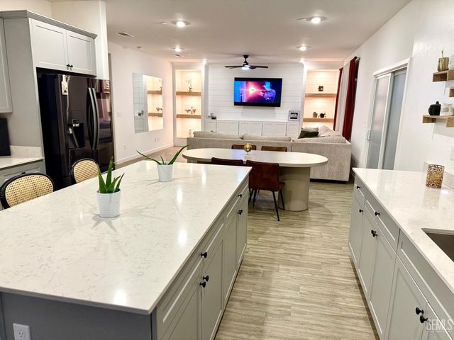 9618 Maple Terrace Lane, Shafter, CA 93263