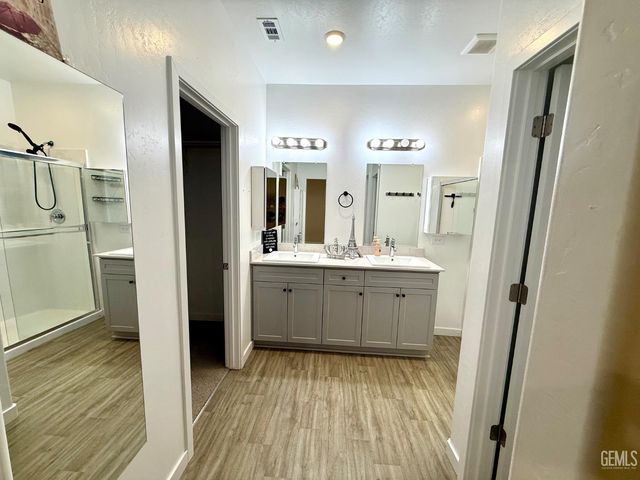 9618 Maple Terrace Lane, Shafter, CA 93263