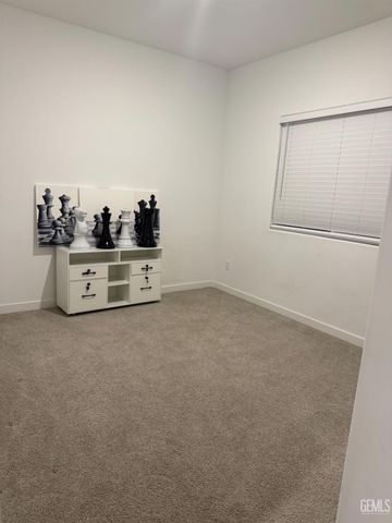 9618 Maple Terrace Lane, Shafter, CA 93263